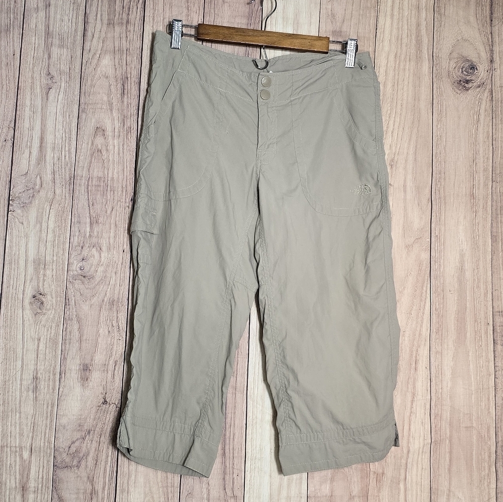 The North Face Nylon Capri Cargo Utility Pants Size Small Women's Size 8